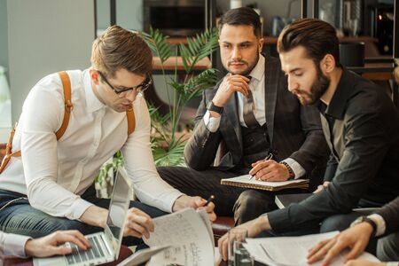 Customer Discovery Techniques: How To Interview Your Target Market