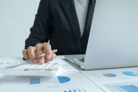 Accounting Software and Tax Season: Simplifying Year-End Reporting for Small Businesses